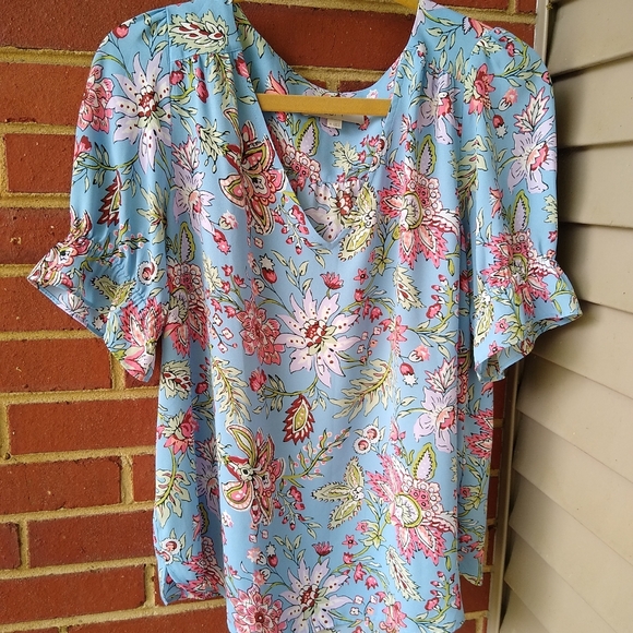 Ann Taylor Tops - Ann Taylor blouse blue floral M